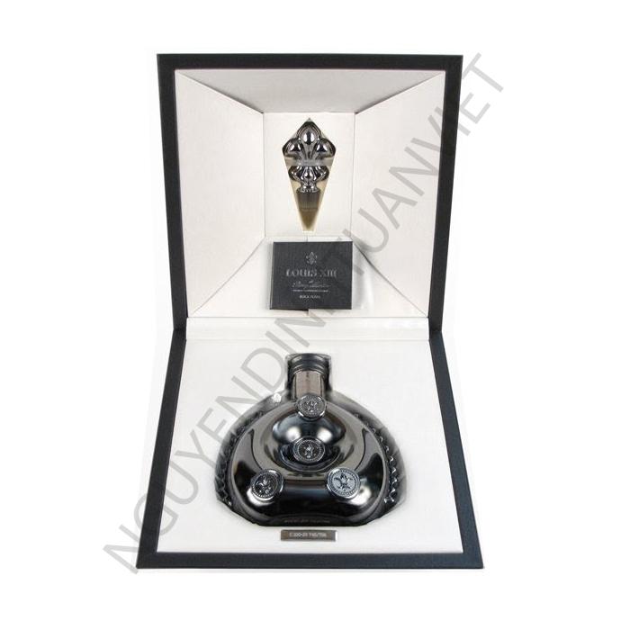 p-4303-louis-xiii-de-remy-martin-black-pearl-grande-champagne-cognac-france-10356792